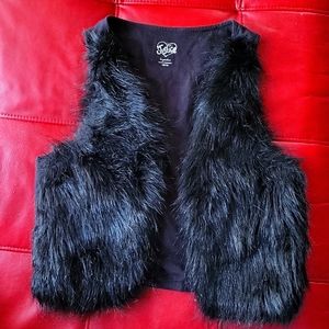 Girl's Justice faux fur vest sz. 16/18